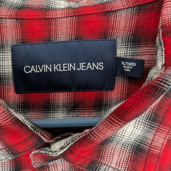 Calvin Klein Jeans Men's XL Plaid Short Sleeve Button Up Shirt Red Black Pocket - Picture 4 of 7